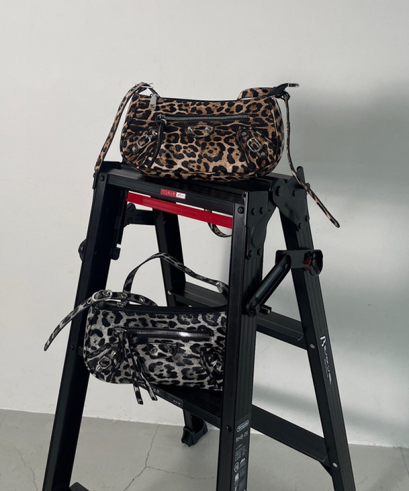 Leopard shoulder bag