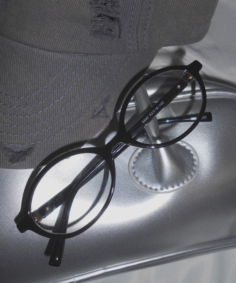 Oval glasses